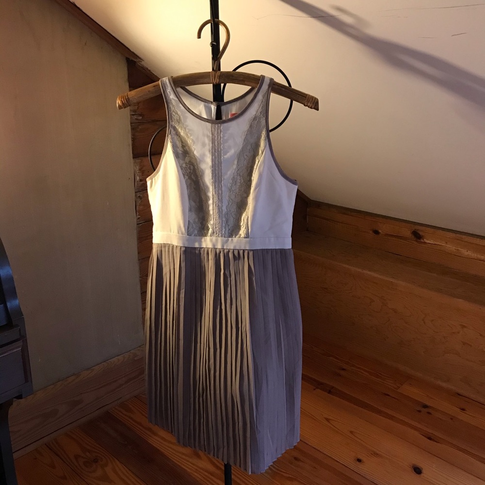 Minuet Cream Beige Pleated Lace A-Line Dress, EUC, M